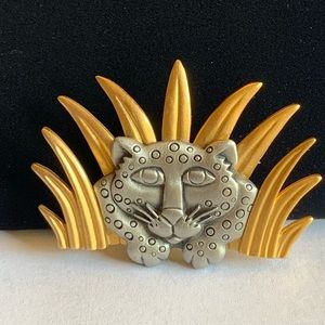 Leopard in jungle brooch pin, vintage. Maker JJ Jonette jewelry.
